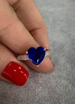 Кольцо посеребрение с синим цирконом в виде сердца и россыпью мелких4 фото