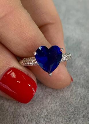Кольцо посеребрение с синим цирконом в виде сердца и россыпью мелких1 фото