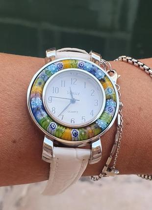 Красивые часы с муранским стеклом.2 фото