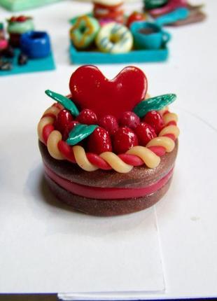 Їжа для ляльок барбі та лол ручної роботи полуничний торт із серцем3 фото