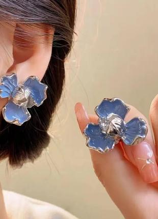 Тренд сережки квіти блакитні емаль кульчики посріблкні вушка квітка пусет каміння гірський кришталь1 фото