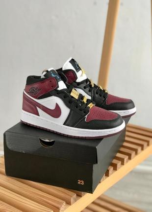 Женские кроссовки nike air jordan 1 retro white black burgundy