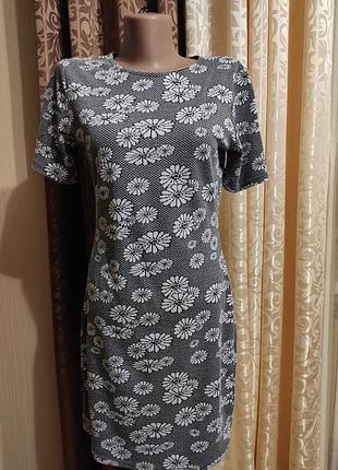 Трикотажное платье по фигуре в принт ромашки 10uk