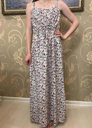 Огромный выбор красивых и стильных платьев.