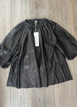 Кожаная блуза arket gathered leather blouse / 346 фото