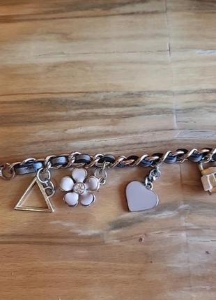 Украшение на сумку guess