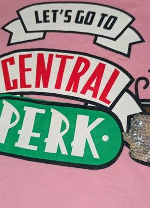 Футболка с принтом "central perk"7 фото