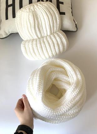 Комплект шапка и хомут в белом цвете2 фото