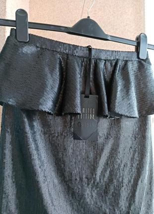 Красивая нарядная черная юбка мини с баской в пайетки4 фото