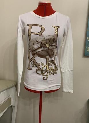 Красивый белый лонгслив everis