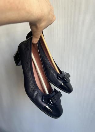 Кожаные лаковпные туфли hispanitas (испания)1 фото