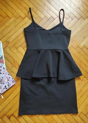 Чорна сукня плаття з баскою2 фото