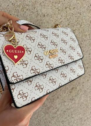 Сумка guess heart сердечками з брелком8 фото