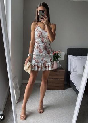 Платье zara с цветочным принтом сарафан на бретельках зара эластичное платье