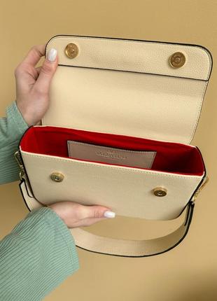 Жіноча шкіряна сумка через плече valentino світло бежева, стильна сумка, преміум якість, модна сумка валентіно4 фото