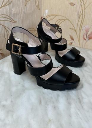 Жіночі босоніжки ‼️‼️🫶 ‼️‼️ босоніжки на високому підборі платформа натуральна шкіра туфлі р 36 37