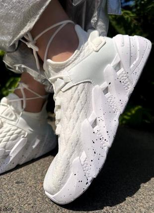 Текстильні кросівки жіночі у білому кольорі4 фото