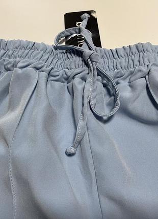 Новые голубые брюки на резинке с завязками boohoo.5 фото