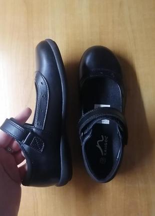 Чёрные кожаные школьные туфли 33 р. на девочку.2 фото