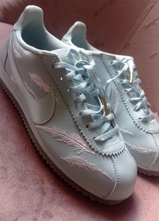 Nike cortez с вышивкой