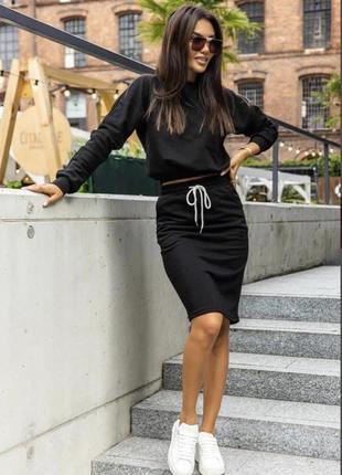 Спортивный женский костюм укороченная кофта на резинке юбка до колена стильный комплект черный бежевый