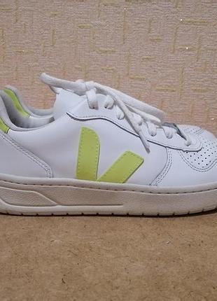 Кросiвки veja