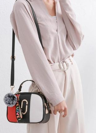 Модна жіноча сумка з хутряним брелоком підвіскою, маленька сумочка клатч, мінісумка-клатч через плече1 фото