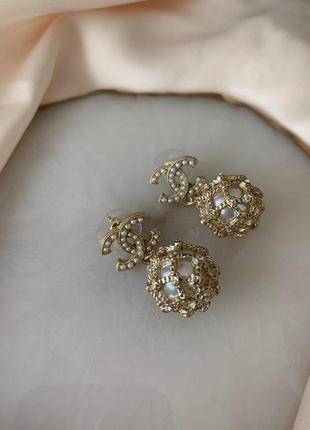 Брендовые серьги гвоздик с логотипом позолота цирконий жемчуг
