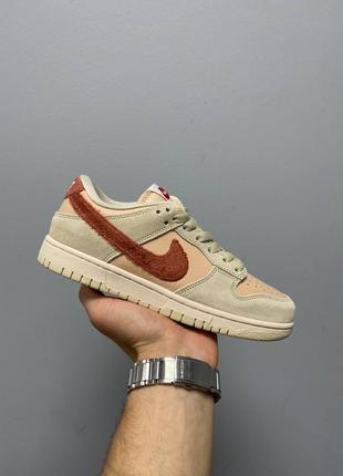 Жіночі кросівки бежеві nike sb dunk low terry swoosh