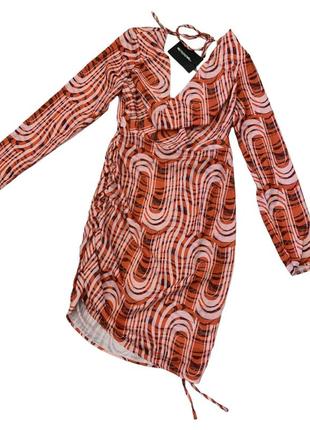 Оранжевое облегающее платье с длинным рукавом и вырезом с хомутом с принтом и открытой спиной5 фото