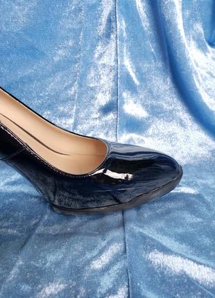 Лаковые кожаные туфли на устойчивом удобном каблуке3 фото