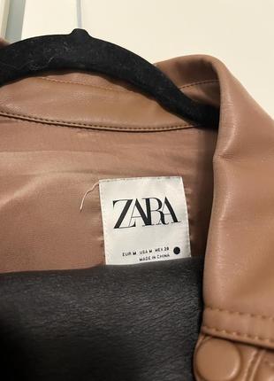 Рубашка zara из экокожи карамельная3 фото