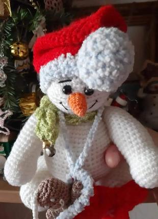 Вязаный снеговик. ручная работа.