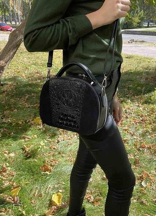 Замшевая женская сумочка на плечо эко кожа рептилии черная, маленькая сумка для девушек2 фото