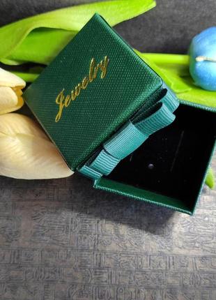 Подарочная коробочка зеленая для ювелирных украшений с поролоновым вкладышем. коробочка подарочная(50*50*30)2 фото