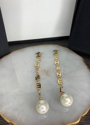 Брендові сережки гвоздик із логотипом позолоту перлів