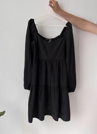 Черное платье с объемными рукавами1 фото