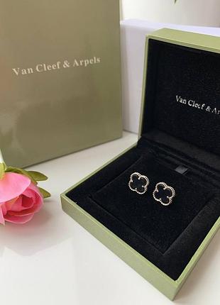 Серьги в стиле ванклиф покрытие белым золотом au750, чёрный клевер