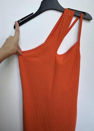 Платье с вырезами на одно плечо в рубчик2 фото