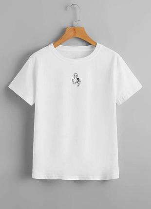 Футболка базовая белая оверсайз с принтом