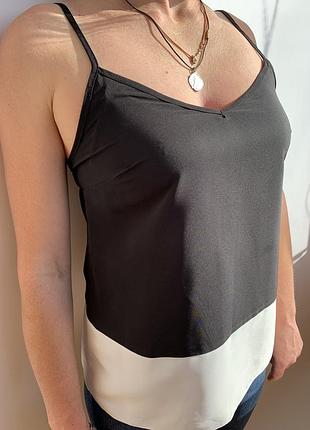 Чёрно-белая женская блузка