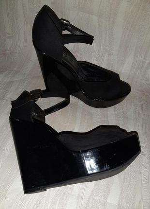 Черные босоножки на высокой танкетке для пилатеса и стриппластики