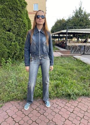 Костюм джинсовый женский серо-синий с потертостями куртка бомбер + джинсы3 фото