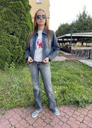 Костюм джинсовый женский серо-синий с потертостями куртка бомбер + джинсы