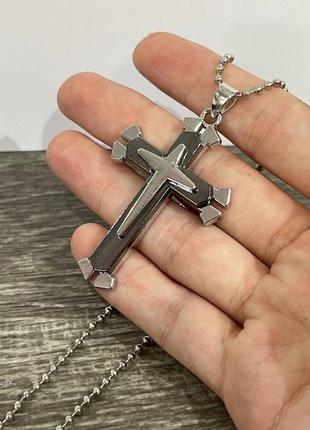 Тришаровий хрест ювелірна сталь із чорною вставкою на міцному ланцюжку - класичний подарунок хлопцю дівчині