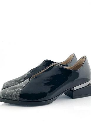 Туфлі aquamarin лакові на низькому підборі чорні