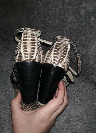 Босоножки на танкетке с кожей питона  michael kors6 фото