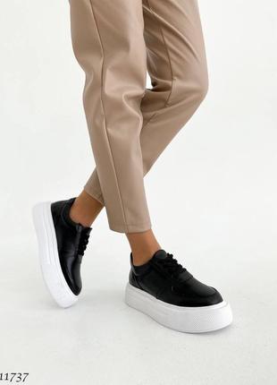 Черные натуральные кожаные классические кроссовки кеды на белой толстой подошве платформе кожа2 фото
