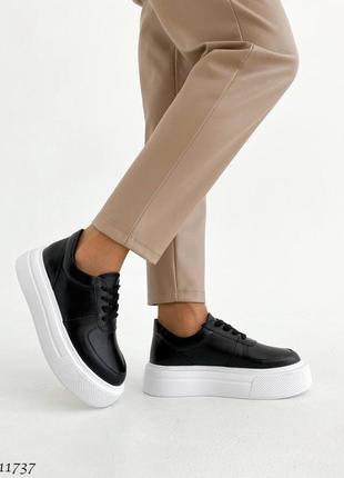 Черные натуральные кожаные классические кроссовки кеды на белой толстой подошве платформе кожа