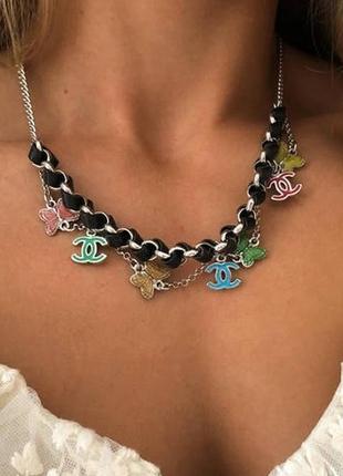 Коротке кольє, намисто з підвісками метеликами, знаком шанель, нові! арт. 5167